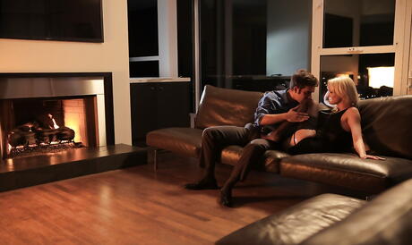 Svelte american blonde young Zoey Paige in hose drilled by cock 